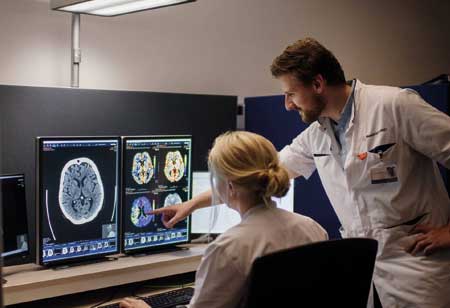 The Role of Technology in Enhancing Performance and Recovery in Sports Medicine